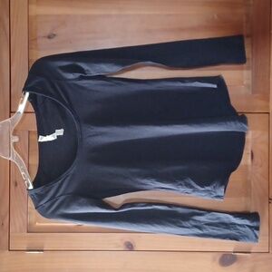 Size 6 lululemon navy scoop neck long sleeve. Slight mesh detail.